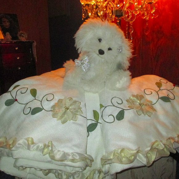 Super Plush Tree Skirt - Picture 4 of 10